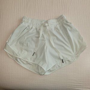 Lululemon white hotty hot 2.5" shorts size 4